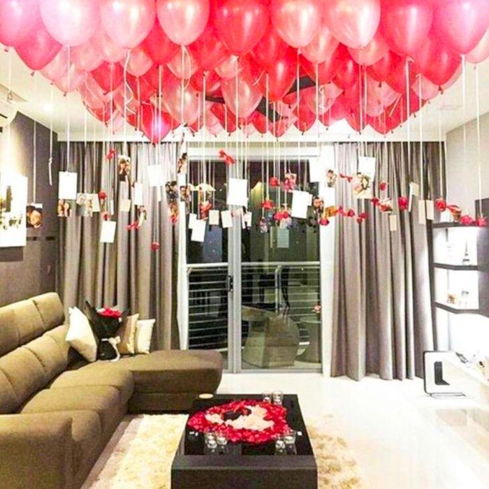 How many balloons to decorate a room