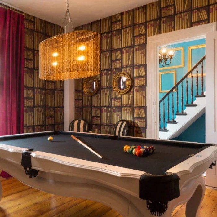 How to decorate a billiard room